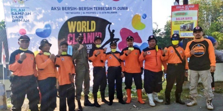 Relawan LDII Bersih Sungai Dalam Rangka World Cleanup Day 2020